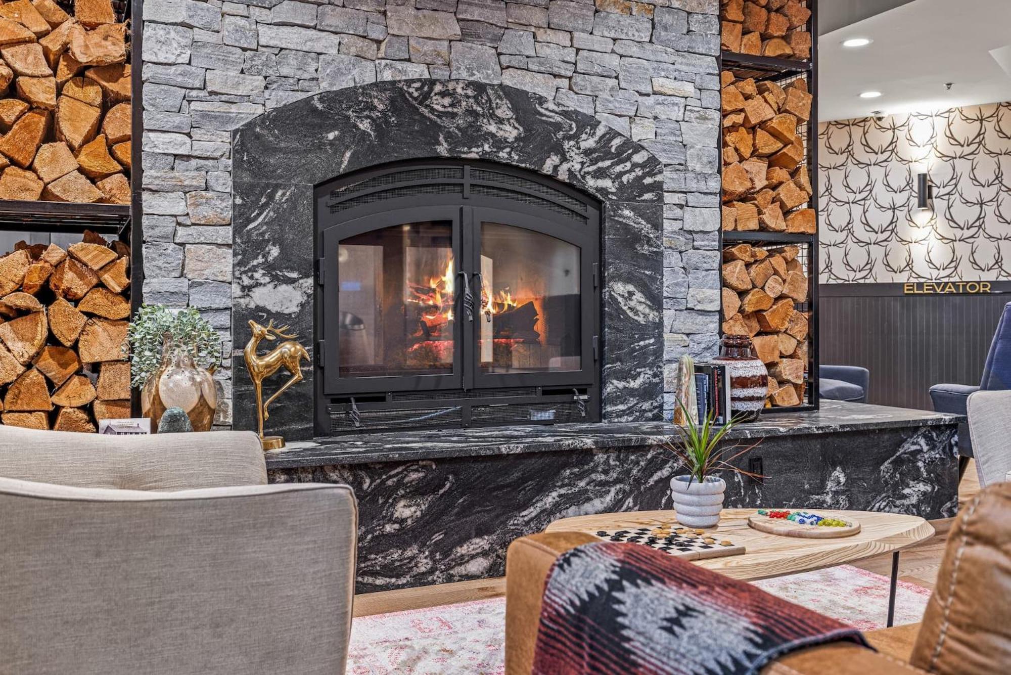 Mtn House By Basecamp Hotel Canmore Exterior foto